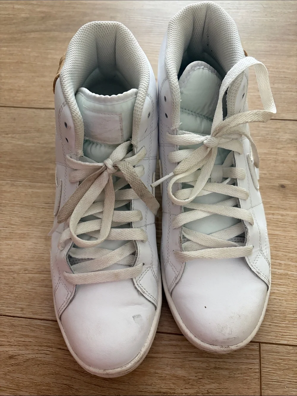 Women's White High-Top Nike Sneakers with Subtle Logo